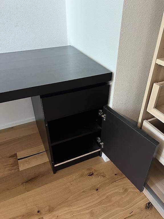 Scrivanie: Schreibtisch Pult Ikea schwarz – Usato da Bern venduto da Ovorocks 2