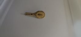 Pin raquette Lacoste