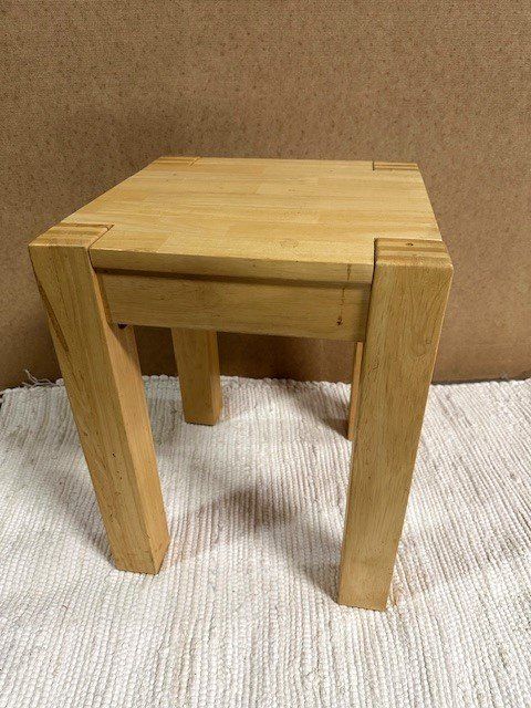 Hocker: sChWeReR  soLiDeR HoLzhOcKeR – Gebraucht aus Winkel von zeho