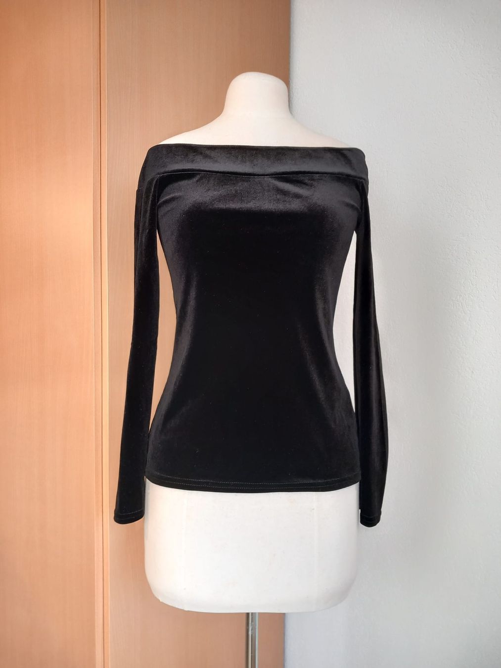 Maglioni & Felpe: NEUWERTIGER Damen Samt Pullover von Wallis Gr. 36/34 – Usato da Winterthur venduto da Jopf1 1