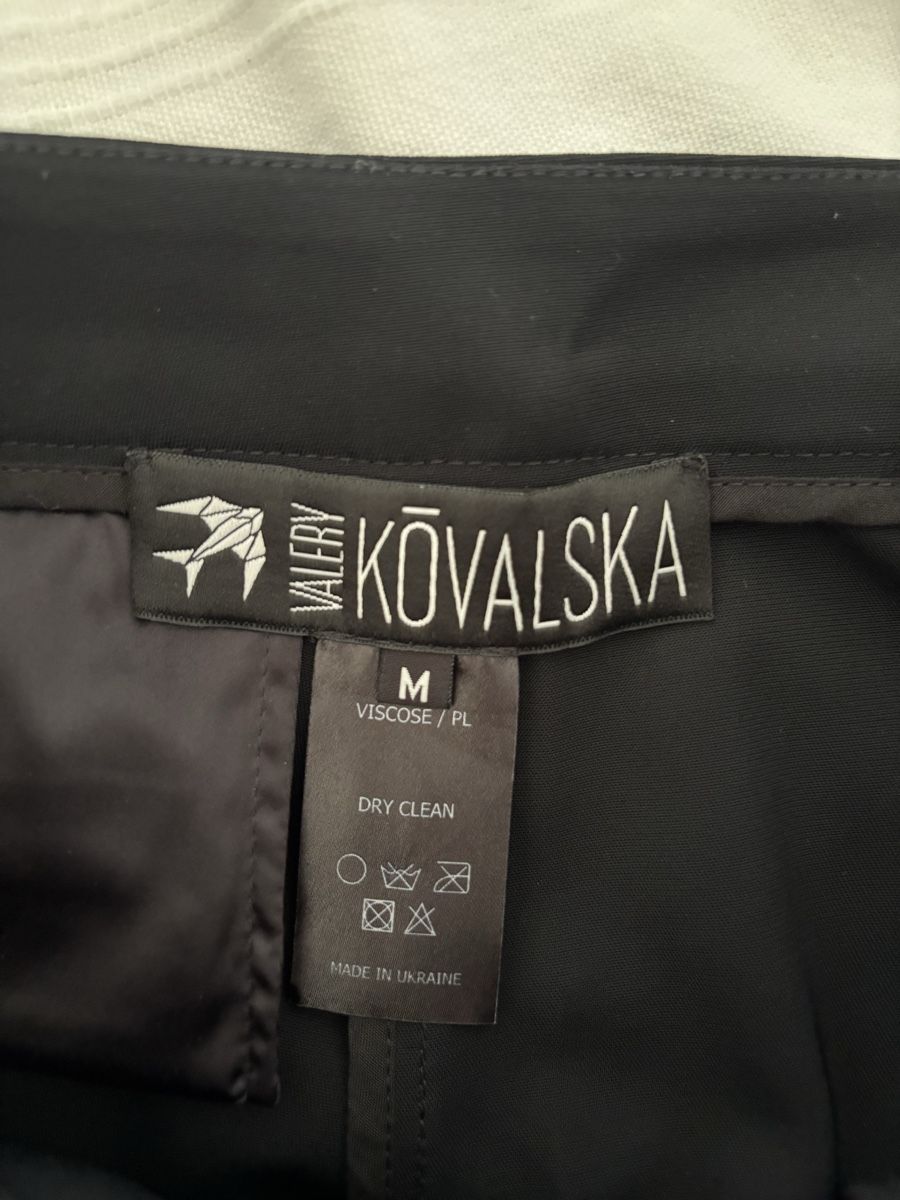 Pantaloni: Capri Hose schwarz von Valery Kovalska – Usato da Winkel venduto da Zimtguetzli 3