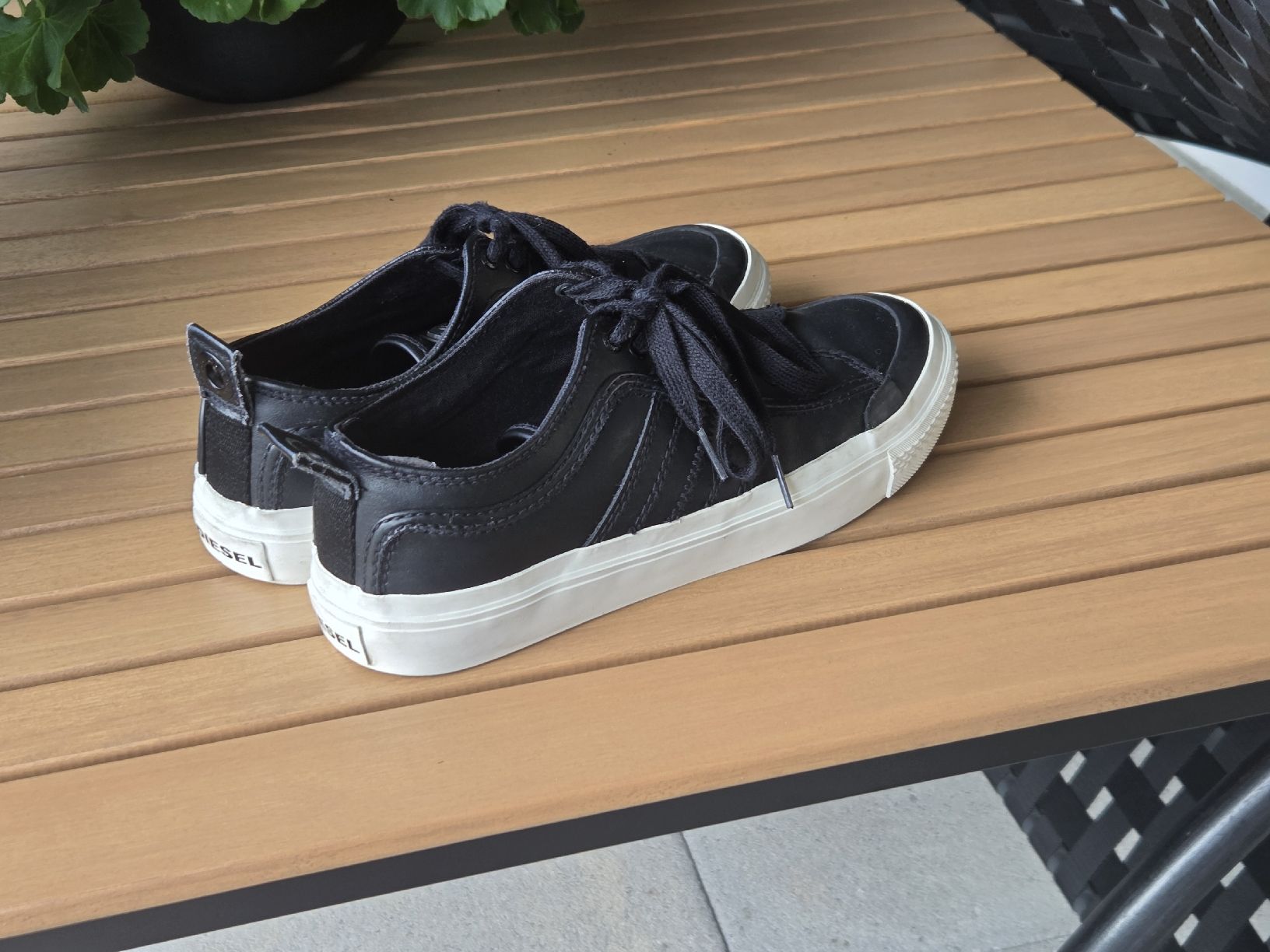 Diesel Scarpe da uomo: Schwarze Diesel Sneaker Gr. 42 mit Originalverpackung – Usato da Bülach venduto da DontPushTheButton 4