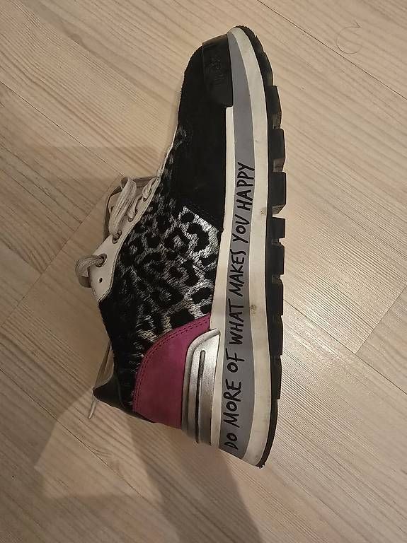 Chaussures femmes: Sneakers – D'occasion à Gutenswil par evita.64 1