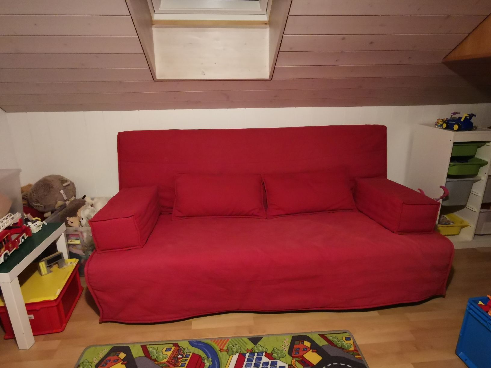 Ikea Divani: Rotes Bettsofa von IKEA  – Usato da Hallau venduto da eggurs 1