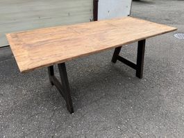 Massiver Holztisch, ideal für Haus und Sitzplatz 200 x 90 cm