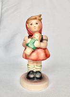 Hübsche Goebel Hummel Figur Mädchen mit Puppe