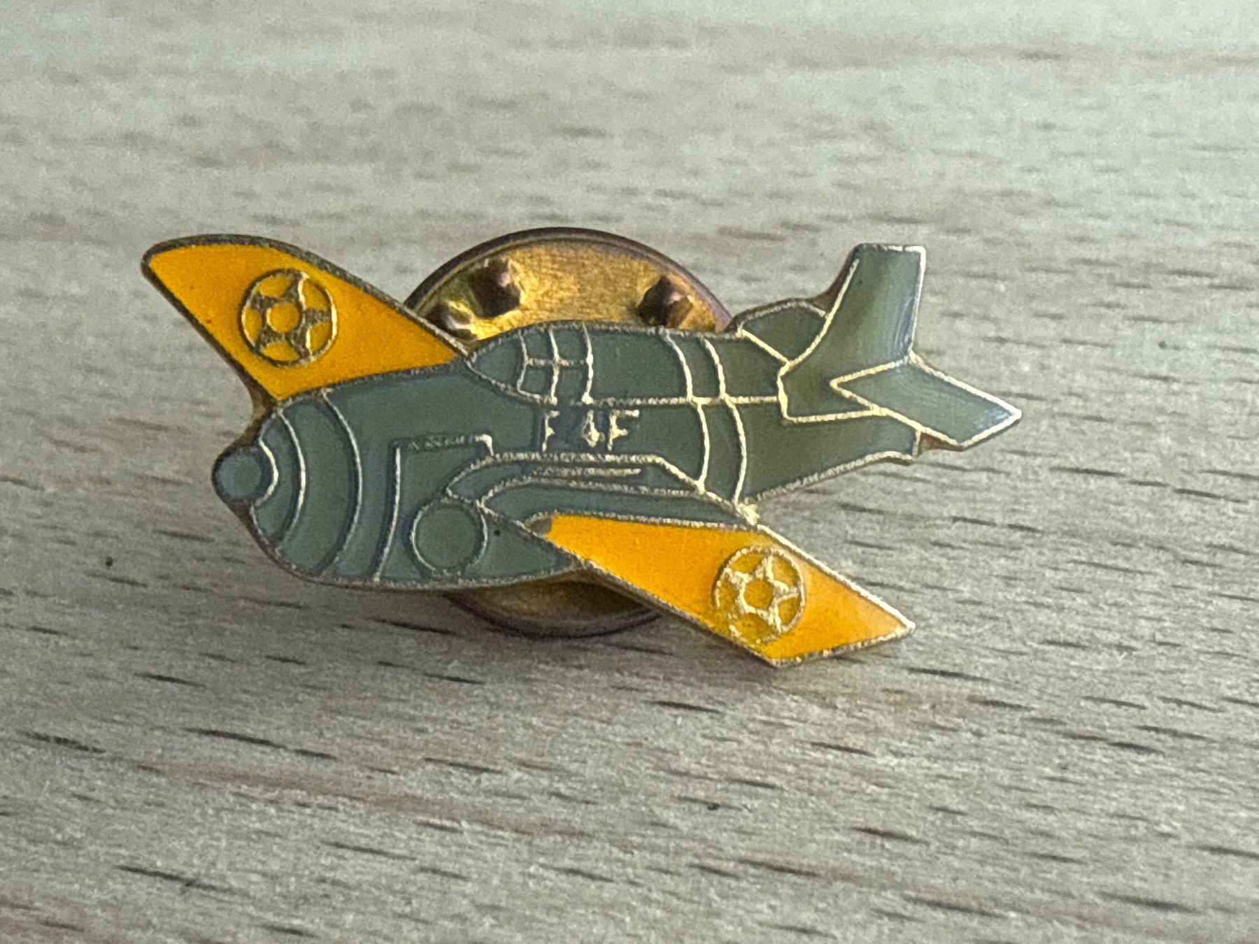 Plaquettes & Badges: Pin Flugzeug – D'occasion à Glattbrugg par Schweigmatt