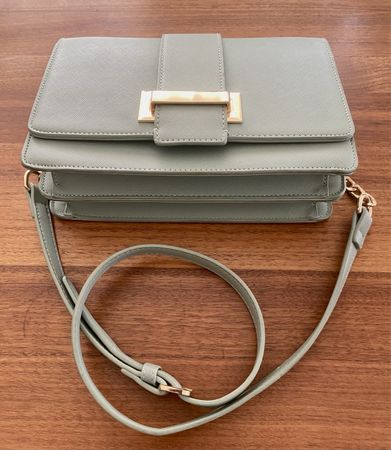 Elegante Schultertasche in Mintgrün – wie neu
