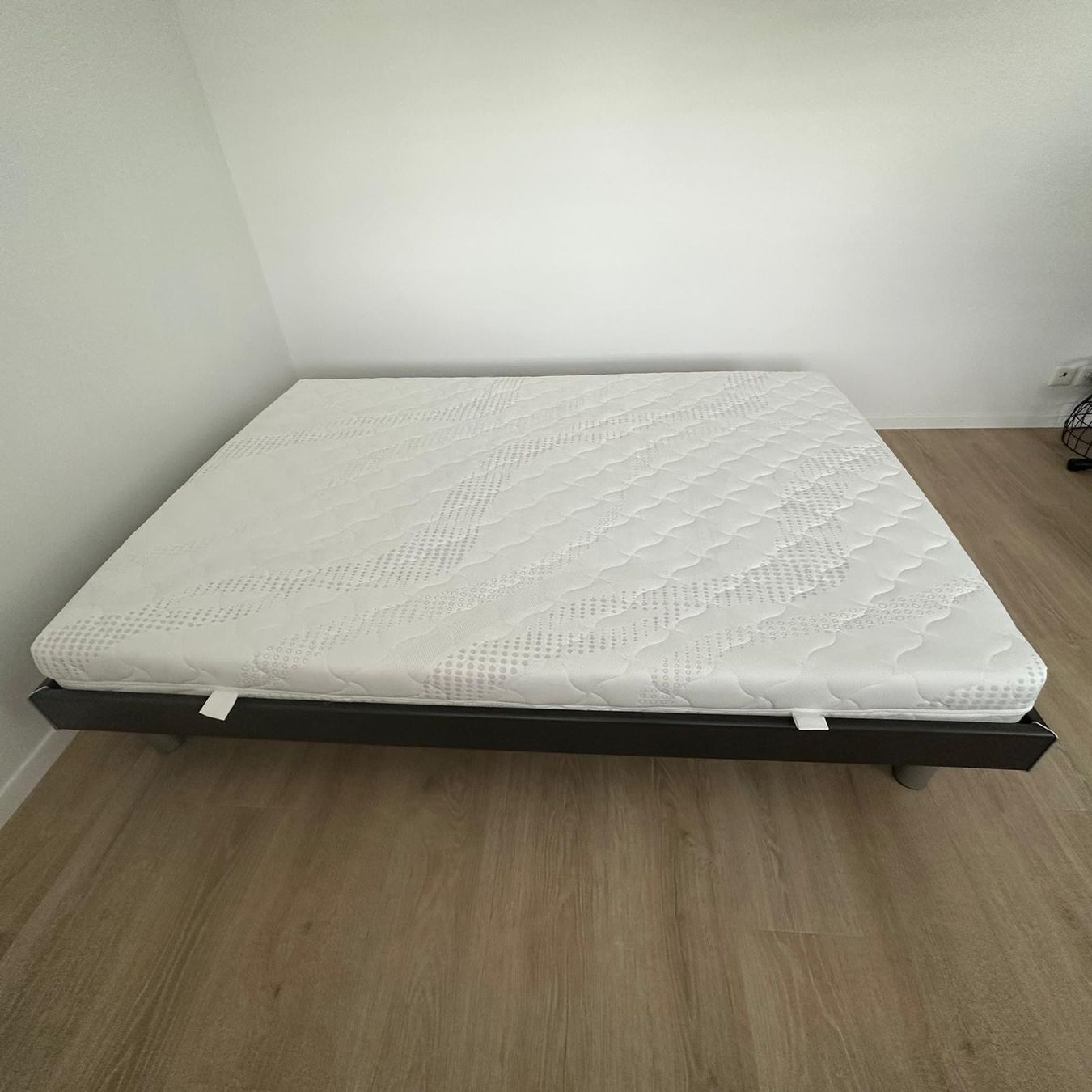 Letti: Einfaches und hochwertiges Bett – Usato da Zürich venduto da eli_yj7k 1