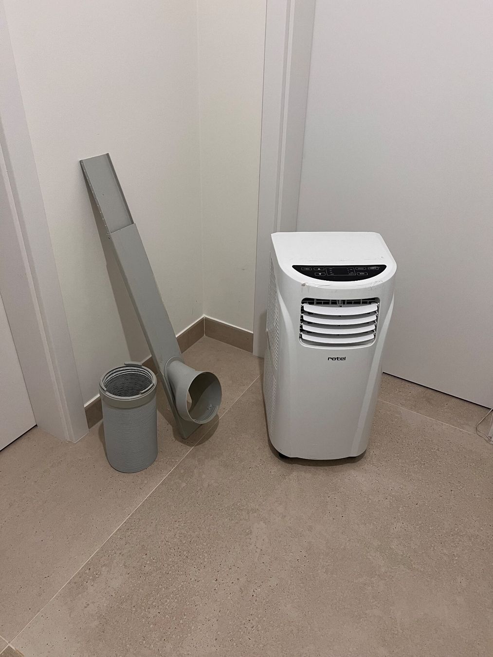 Rotel Klimageräte: Climatiseur mobile Rotel U797CH2 – Gebraucht aus Founex von mpw_62nc 1