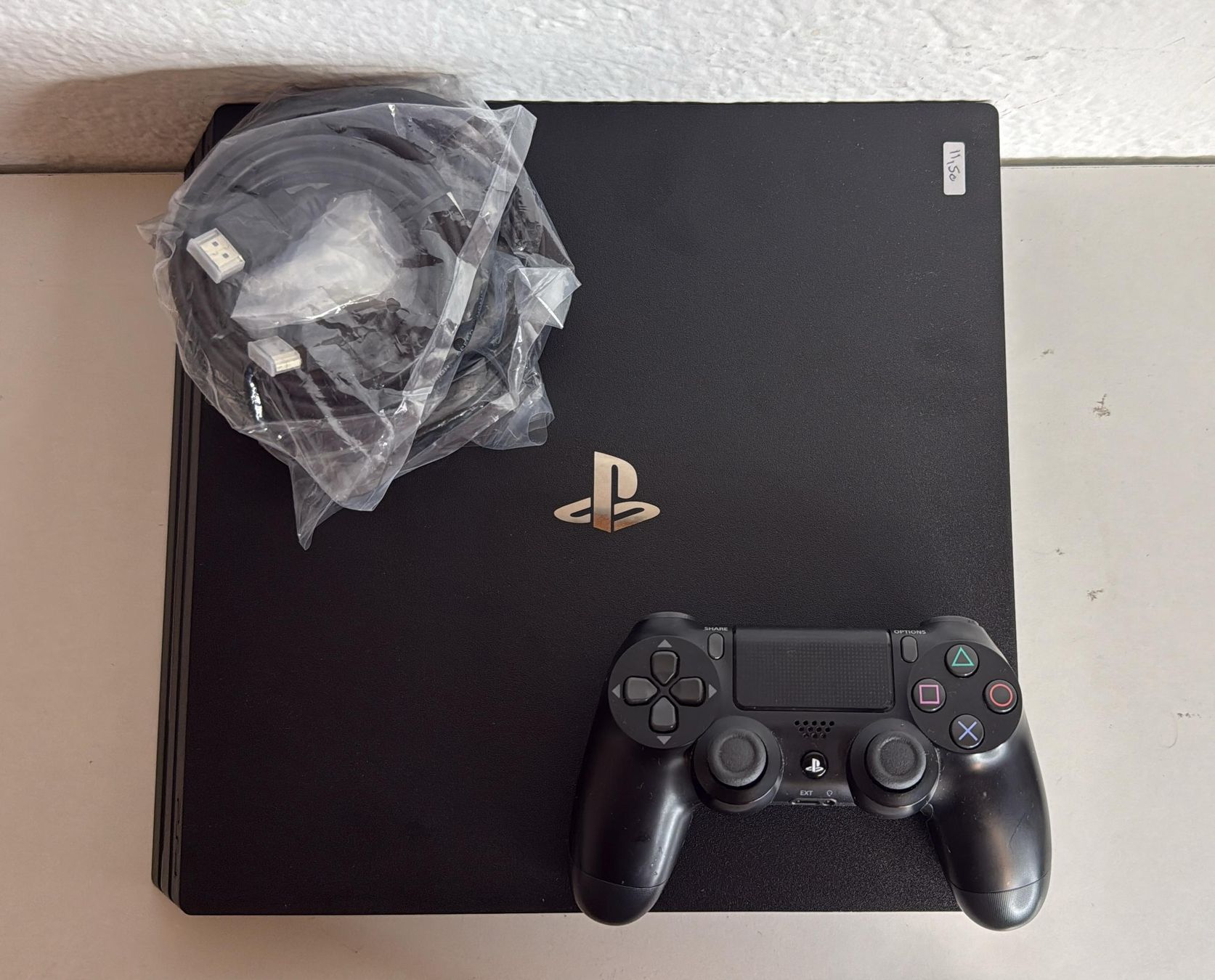 Sony Console: PS4 Pro 1TB + Controller + Kabel | Top Zustand | OVP – Usato da Ehrendingen venduto da lax21 1