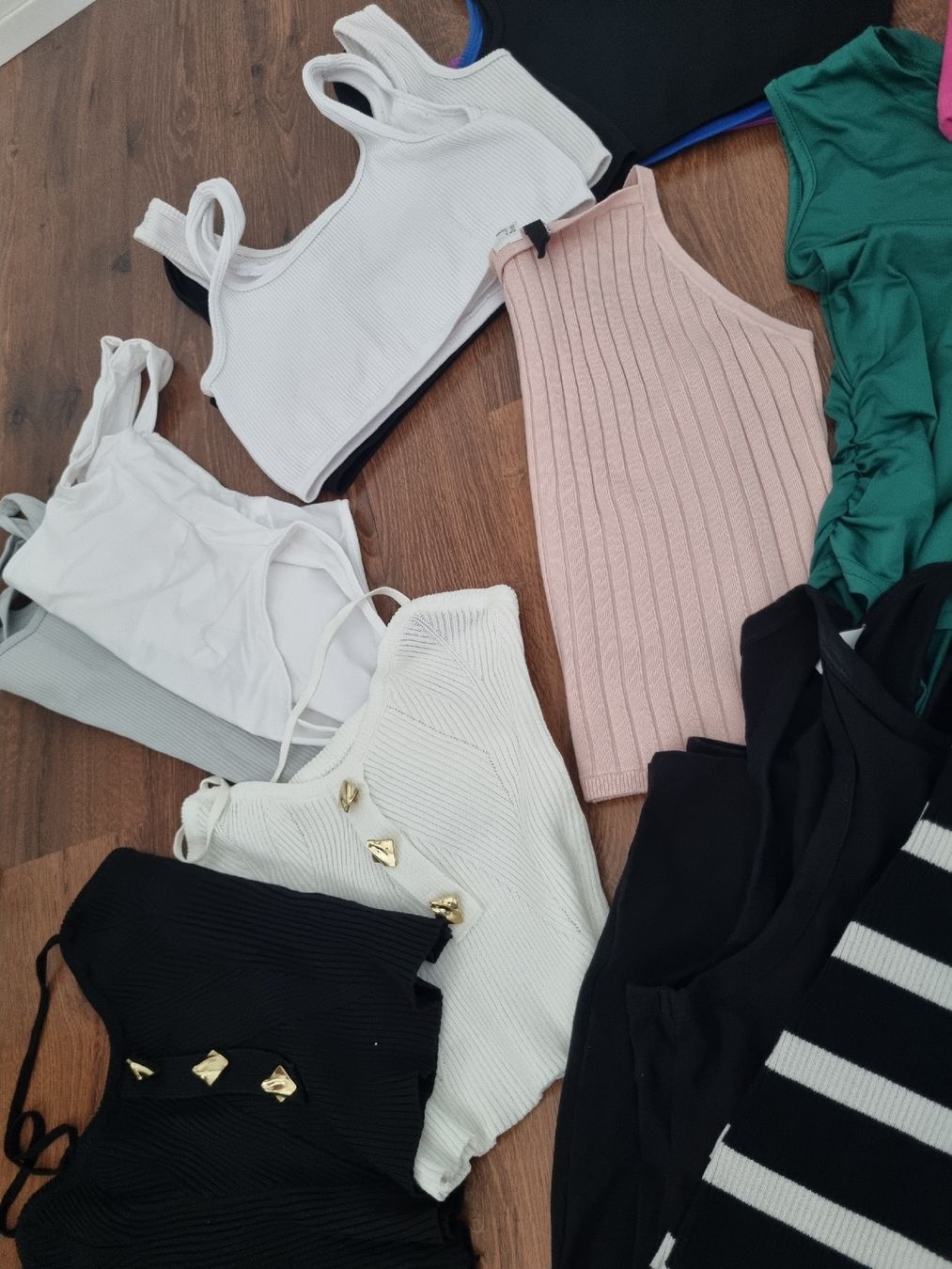 Lots de vêtements: Kleiderpacket S  – D'occasion à winterthur par Laurastar01 1