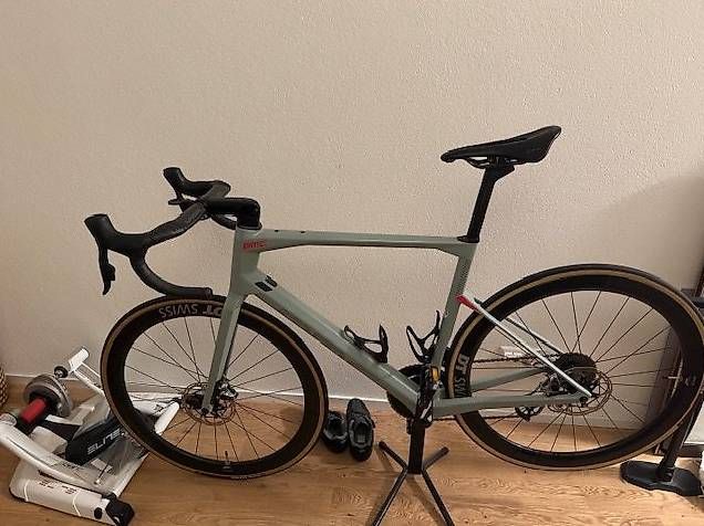 BMC Biciclette: BMC Roadmachine 01 Two carbone  - Etat irréprochable – Usato da Lausanne venduto da Julielle