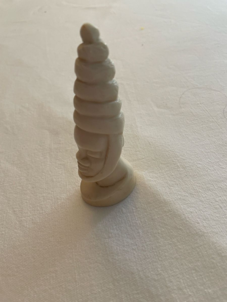 Figuren: Elfenbeinfigur – Gebraucht aus Chur von Tobina