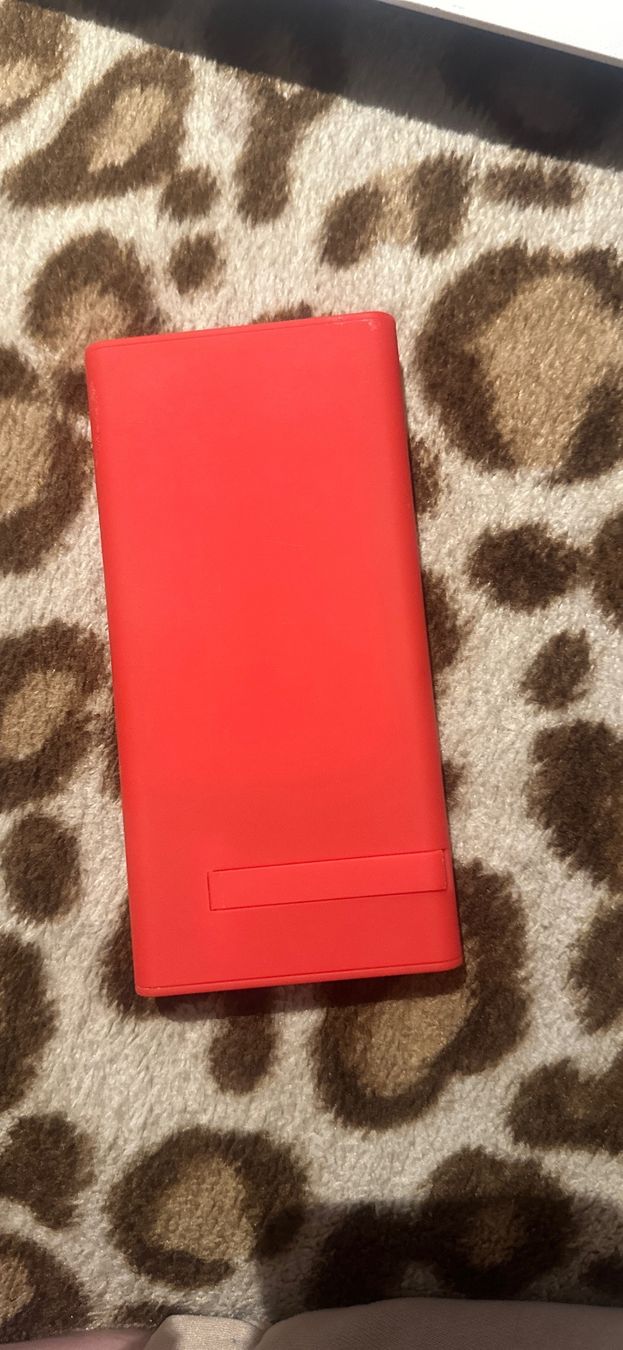Ladegeräte: Powerbank mit 10000 mAh Rot – Gebraucht aus uzwil von Semkii.j 2
