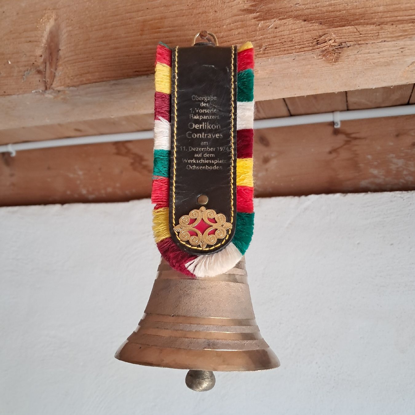 Glocken & Treicheln: NEUWERTIGE KLEINE GLOCKE  – Gebraucht aus Murten von SHETHOF