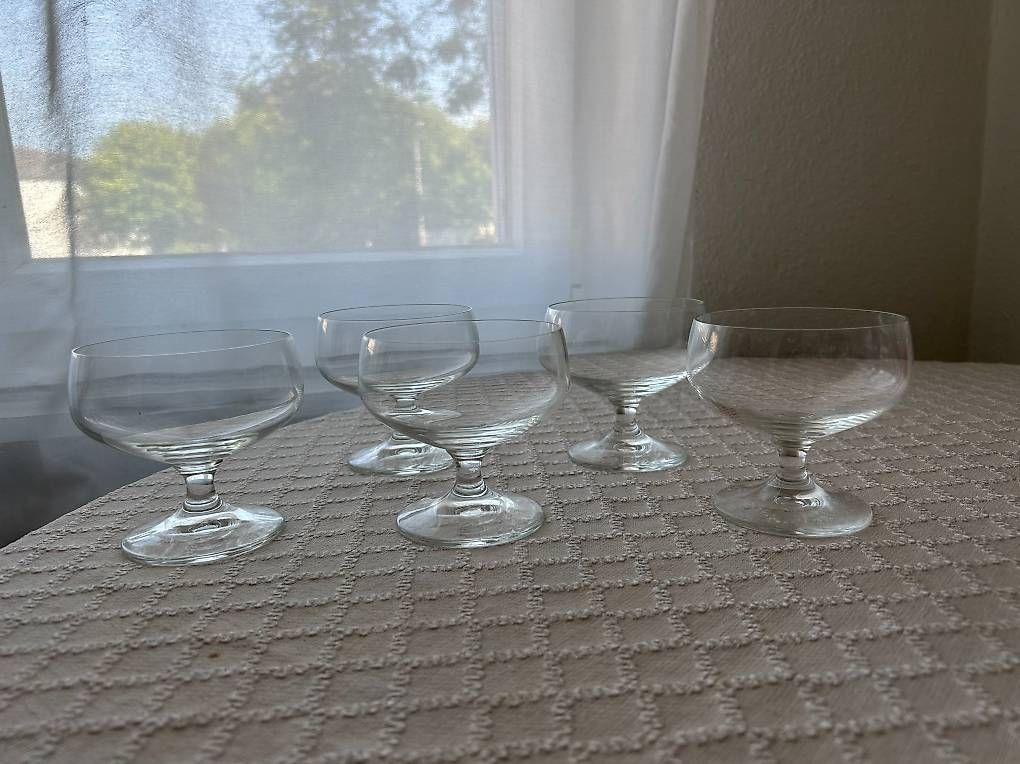 Verres: Gläser, Coca-Cola-Gläser, Schnapsgläser, Dessertschalen – D'occasion à Bütschwil par Mariia_Ch221 1