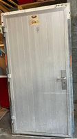 Massive Alu-Türe mit verzinktem Rahmen