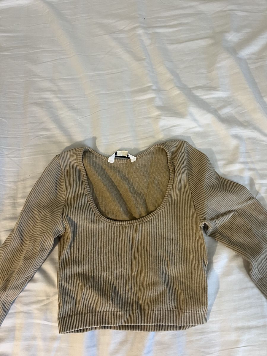 Stradivarius Top: Beige crop top – Usato da Pully venduto da ari_78pk