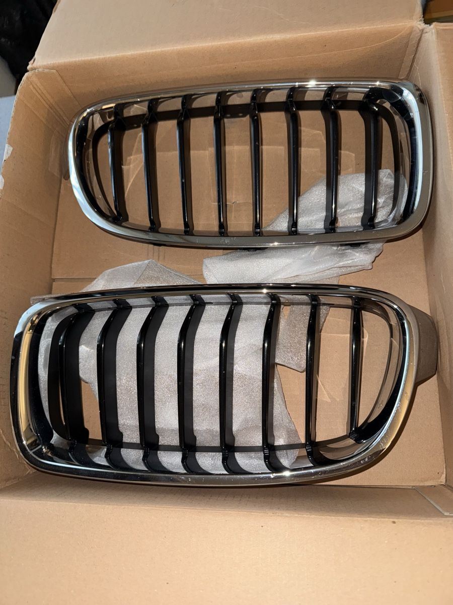 Sonstiges Fahrzeugzubehör: Grill BMW 335i F30 – Gebraucht aus Muri b. Bern von RealM73