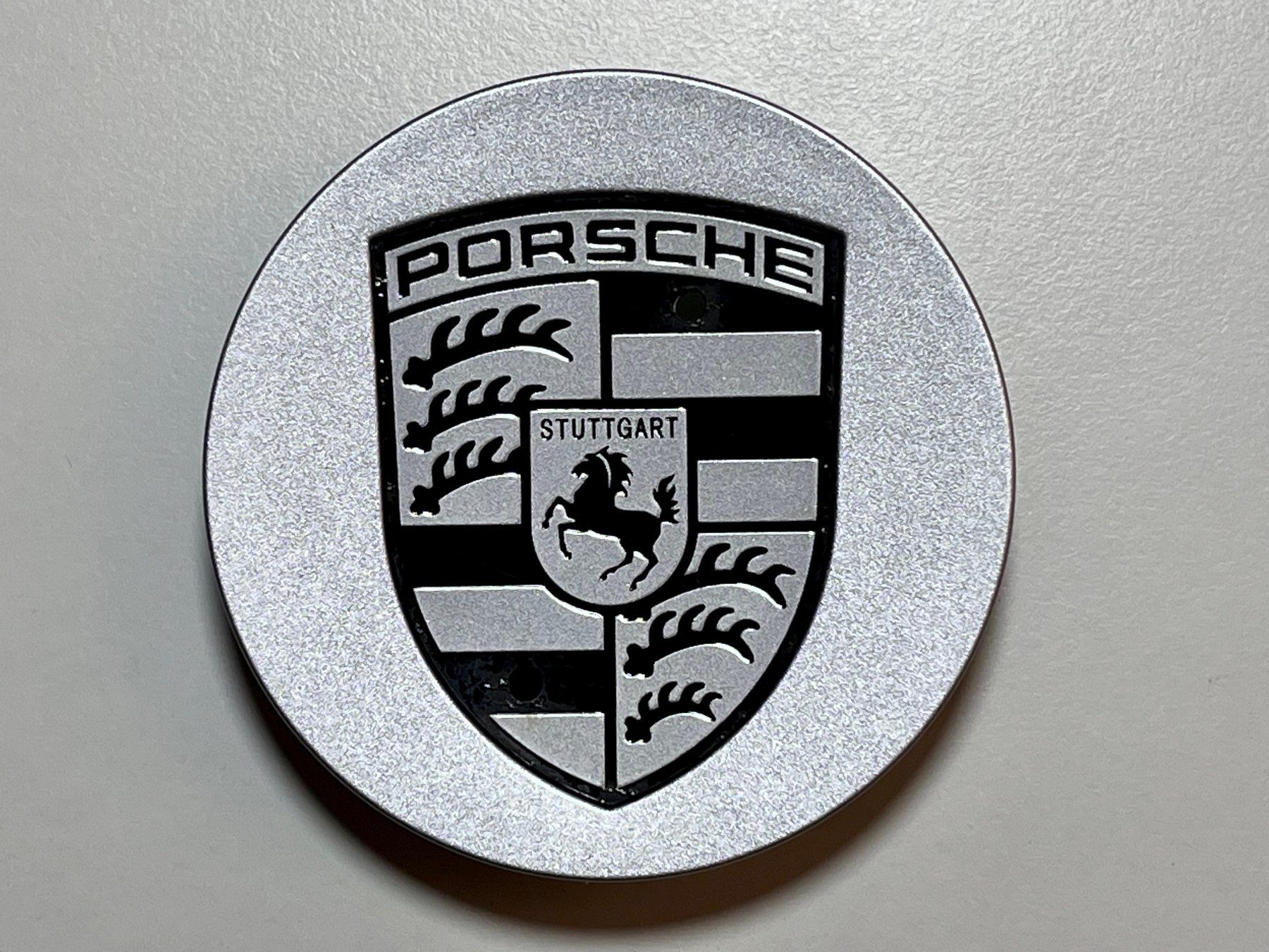Porsche Tutti pezzi di ricambio auto: Radzierdeckel mit Porsche Wappen – Usato da Richterswil venduto da Aep