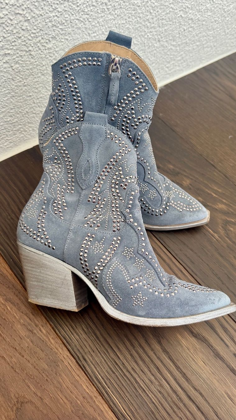 Scarpe da donna: Beautiful Summer boots mit Verzierung – Usato da Zürich venduto da Cosmo_zh 2