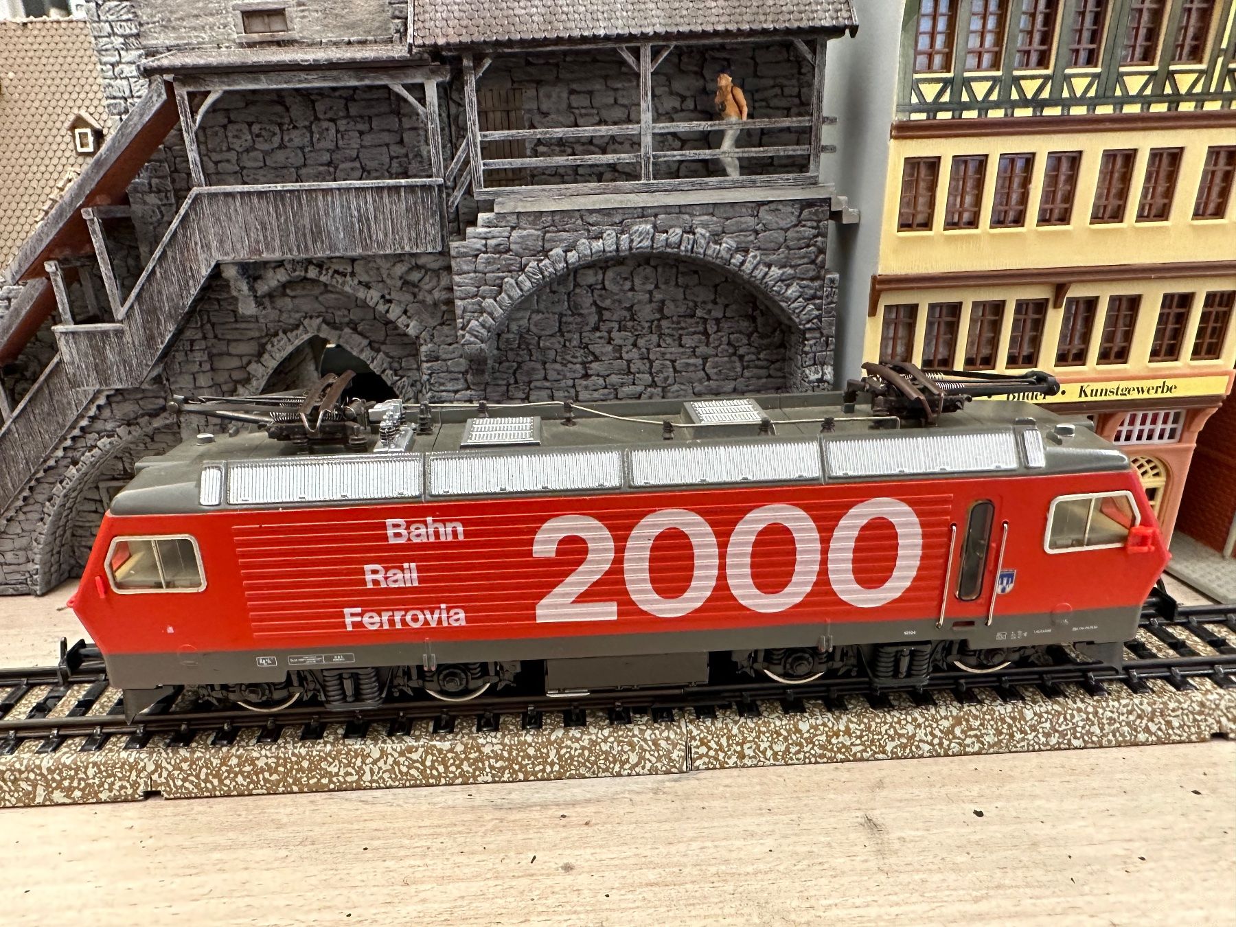 Märklin Modellini di ferrovie: Märklin 3330 SBB Re 4/4 IV Bahn 2000 – Usato da Lupsingen venduto da New-Haven 1