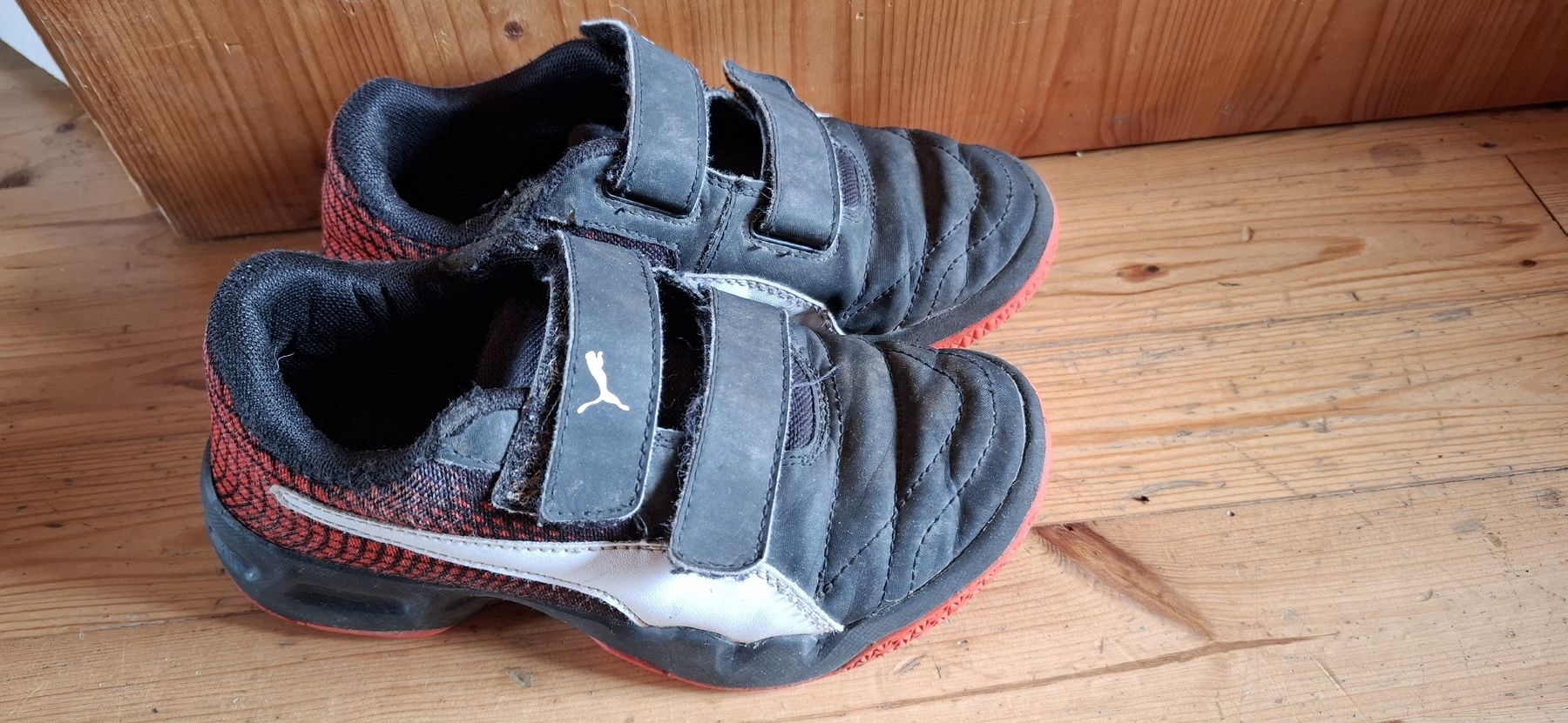 Puma Scarpe per ragazzi: Puma Turnschuhe, Grösse 32, Schwarz/Rot – Usato da Niederstocken venduto da Cocos_nut 1