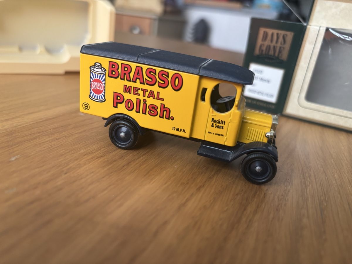 Modellbausätze & Standmodelle: Petite camionnette jaune anglaise  – Gebraucht aus Orbe von car_8grw 6