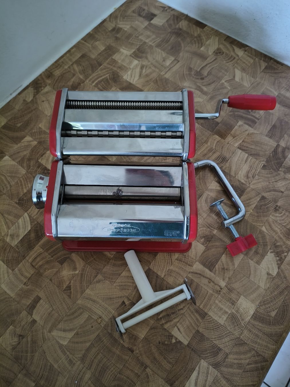 Elettrodomestici da cucina: Used Pasta Perfetta Manual Pasta Maker Machine Red – Usato da Zürich venduto da TrainLine 6
