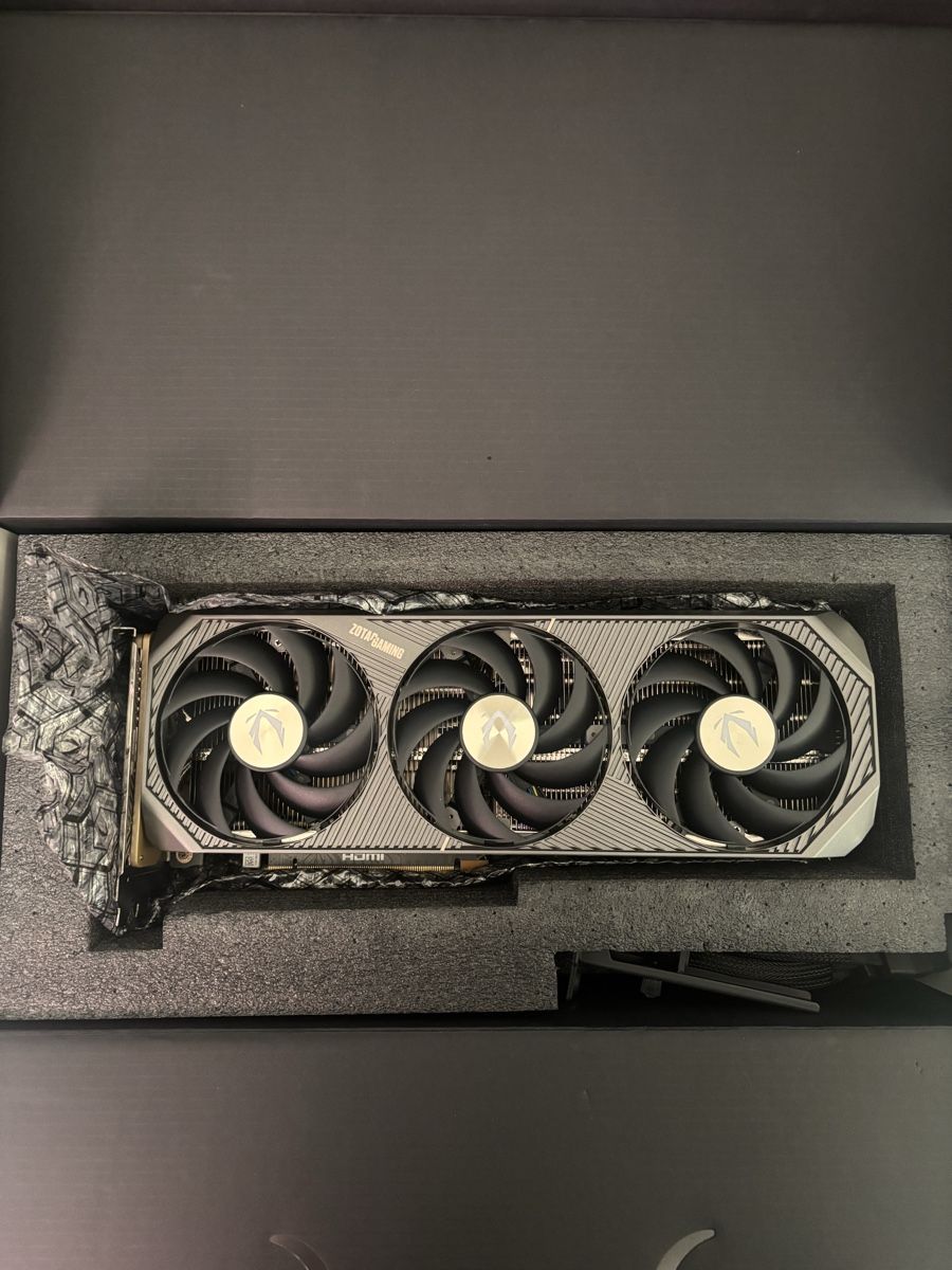 Zotac Schede grafiche: Zotac Gaming Geforce RTX 5080 Solid Core Grafikkarte - Neu – Nuovo (secondo la descrizione) da Bern venduto da PrettyGood 1
