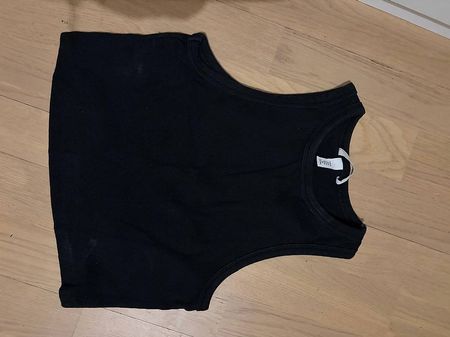 Schwarzes Crop Top