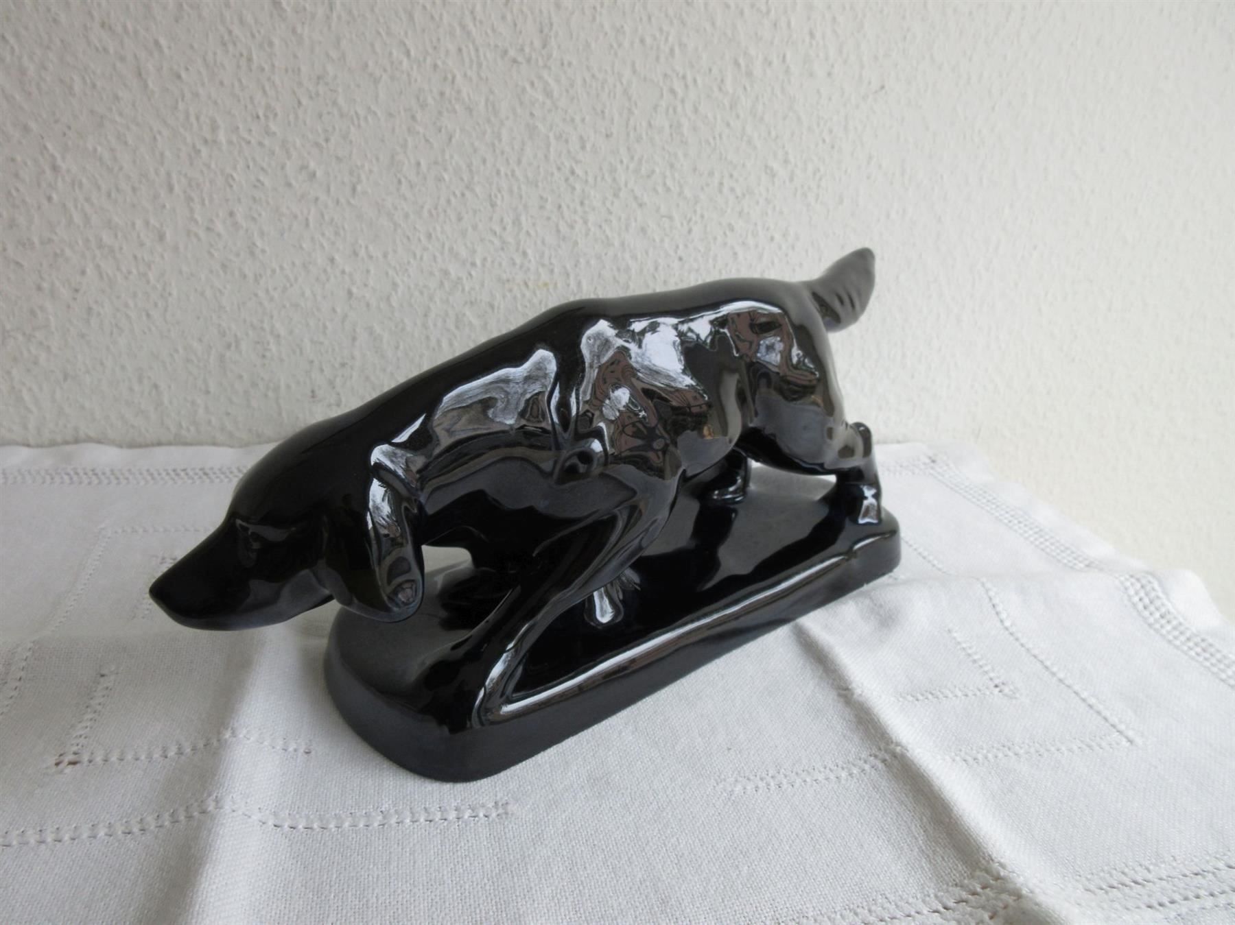 Statuette: Laufen Keramik - schwarzer Jagdhund – Usato da Binningen venduto da mondoantico 2