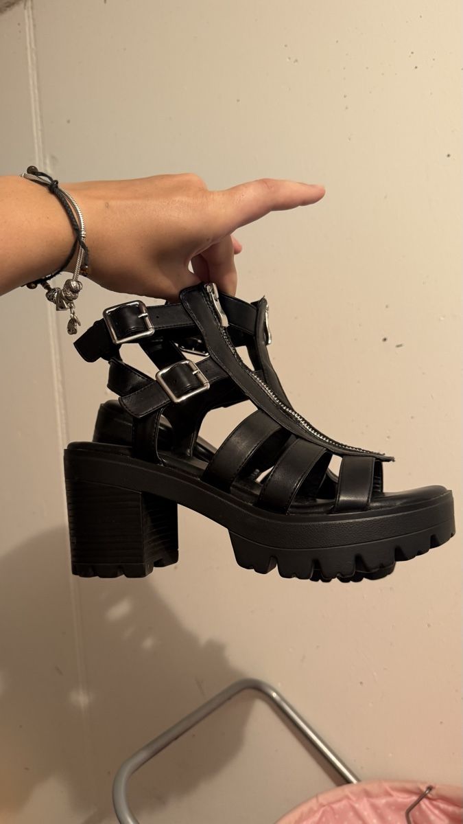 Scarpe da donna: Black Sandals Platform Chunky Heel Size 41 – Usato da Ueberstorf venduto da man_p2fy