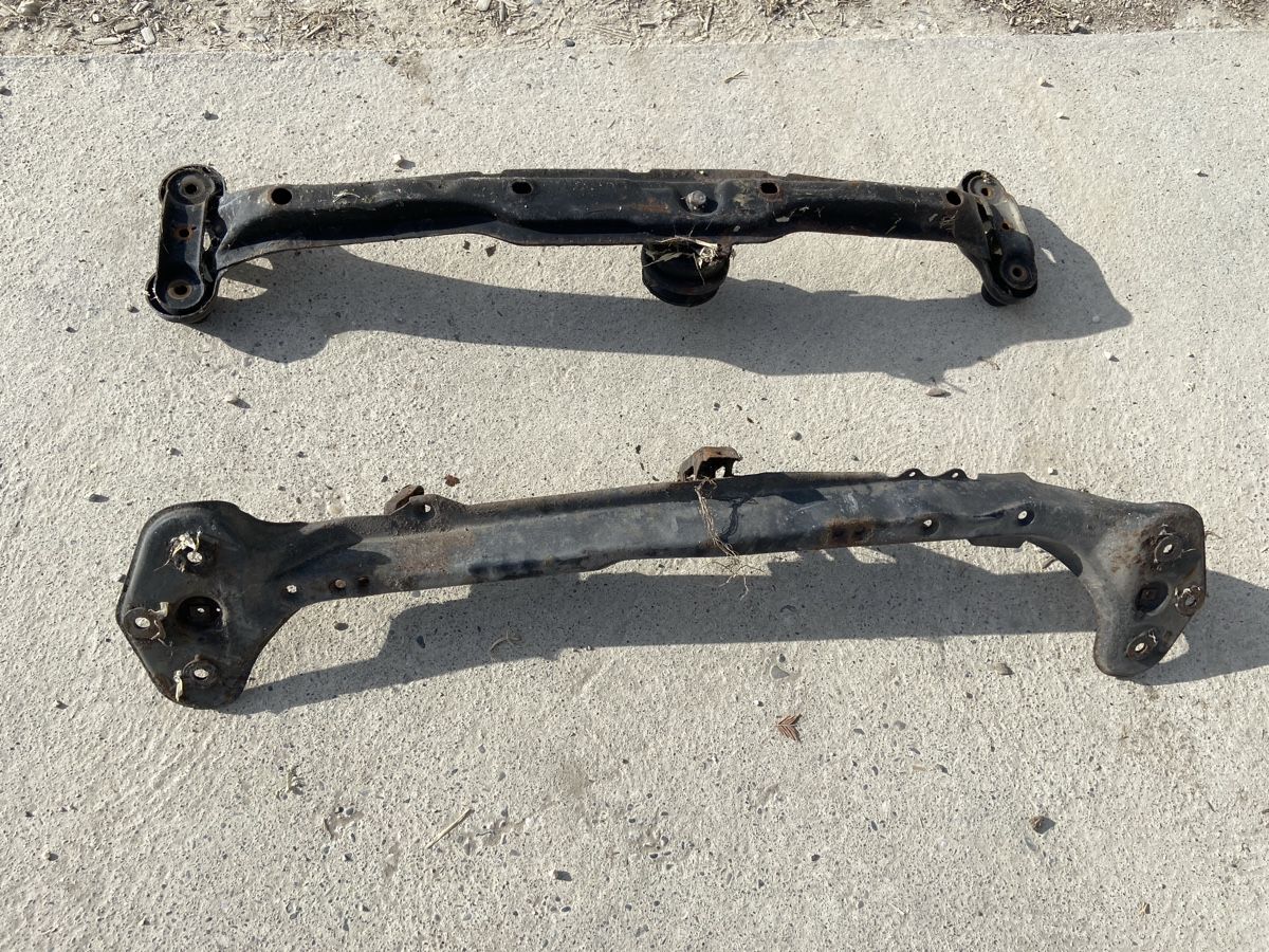 Tutti pezzi di ricambio auto: VW Golf 2 Motorträger – Usato da Hettiswil venduto da Lukezero02 1