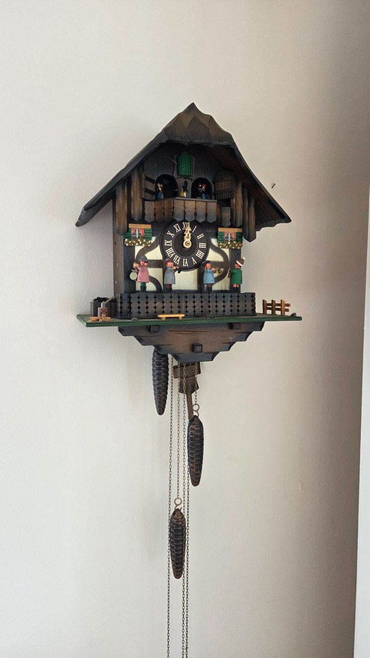 Stand- & Wanduhren: Schweizer Kuckucksuhr mit tanzenden Figuren – Gebraucht aus Kriens von adwi89