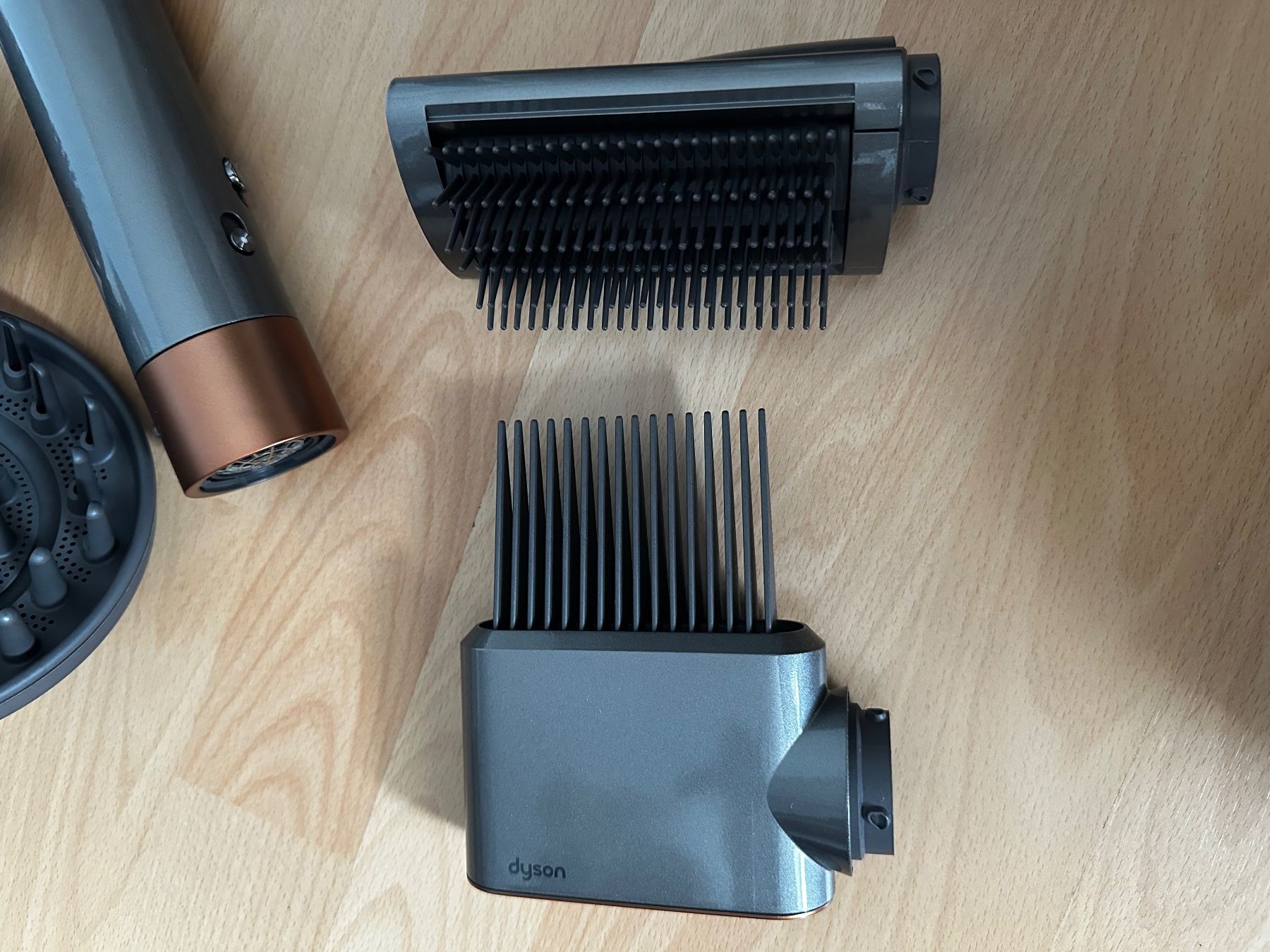 Dyson Sèche-cheveux: Dyson Airwrap Complete Long Diffuse – Neuf (Voir description) à Bendern par konyali 2
