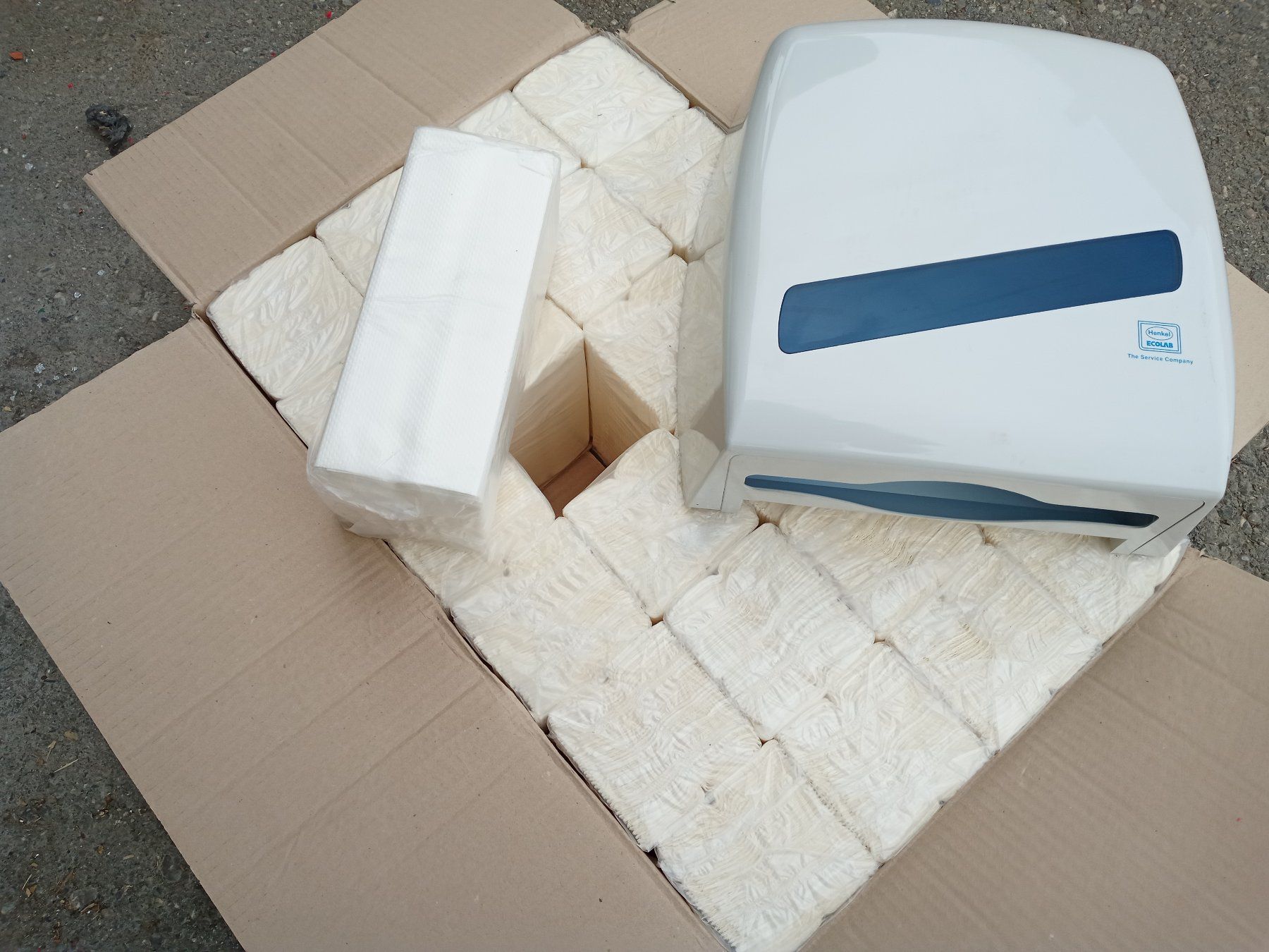 Portasciugamani: Papierhandtuchspender Ecolab mit viel Papier – Usato da Prez-vers-Siviriez venduto da Monija70 4