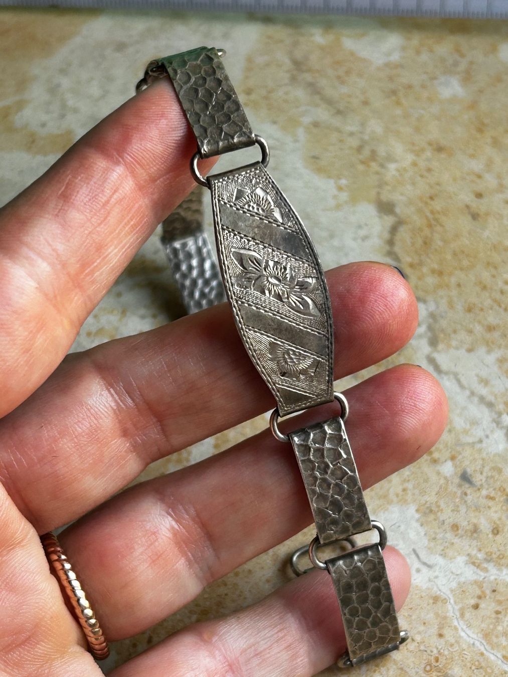 Bracciali & Braccialetti: Vintage Silberarmband, graviert, Hammerschlagmuster – Usato da Dittingen venduto da Bijoubelle 9