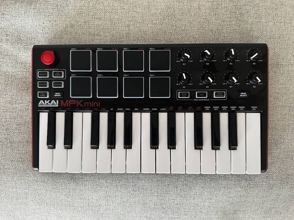 Strumenti musicali: AKAI Professional MPK mini  USB MIDI Keyboard / Controller – Usato da Oberengstringen venduto da ken_ndg7