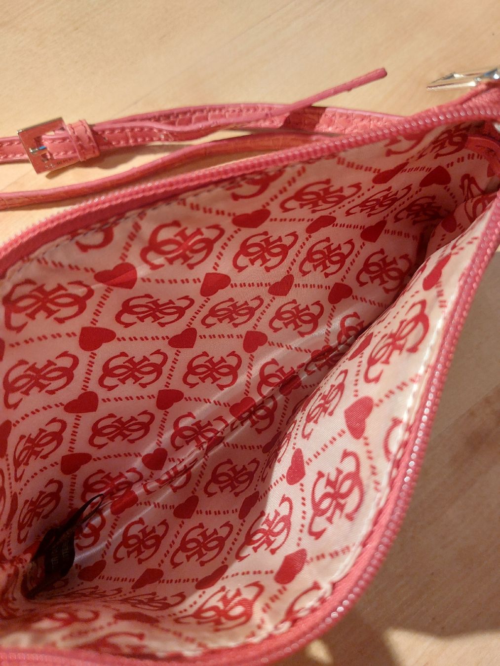 Guess Borse da donna: Guess Handtasche Pink Kroko Muster mit Herz – Nuovo (secondo la descrizione) da Brunnen venduto da livasophiaa 1