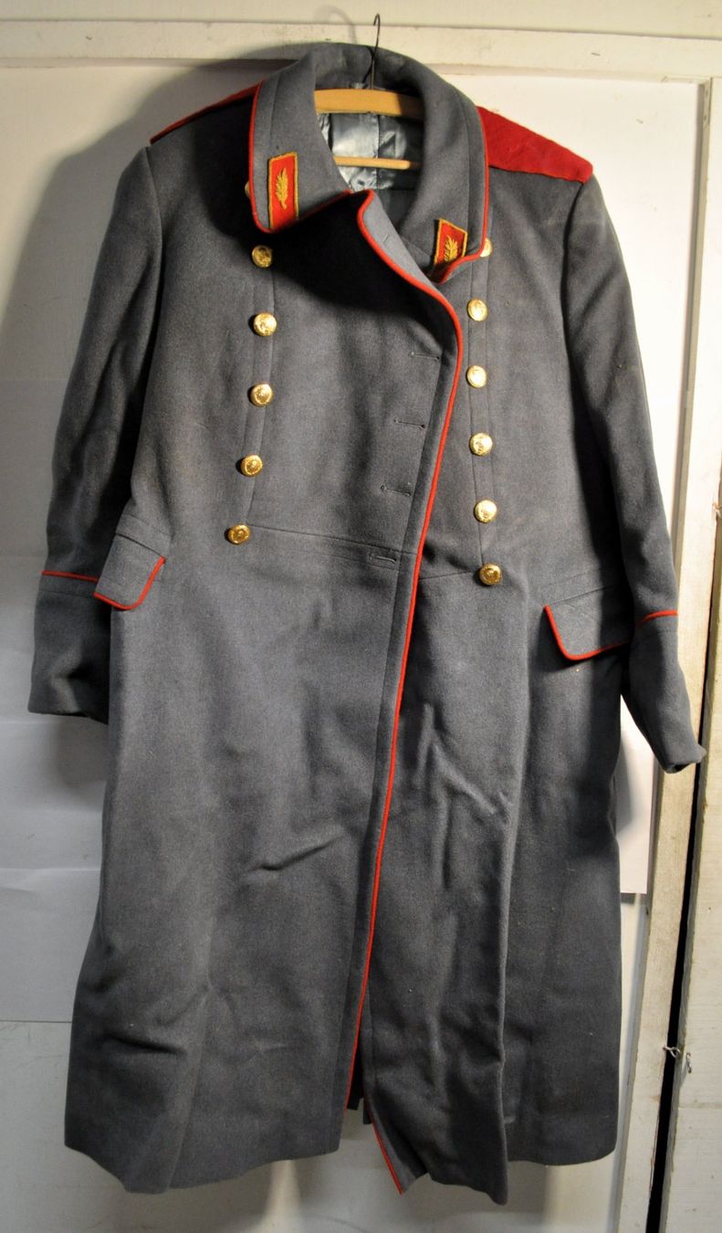 Uniformi: Ancien manteau militaire – Usato da Neuchâtel venduto da Neuchatel