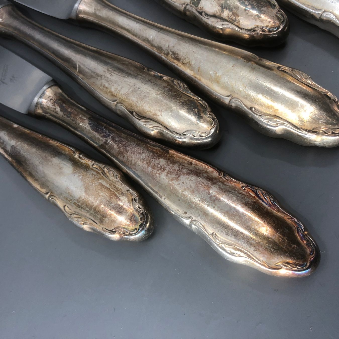 WMF Posate: 2x Dessertmesser versilbert WMF Modell 2200 – Usato da Basel venduto da Tiabeanie