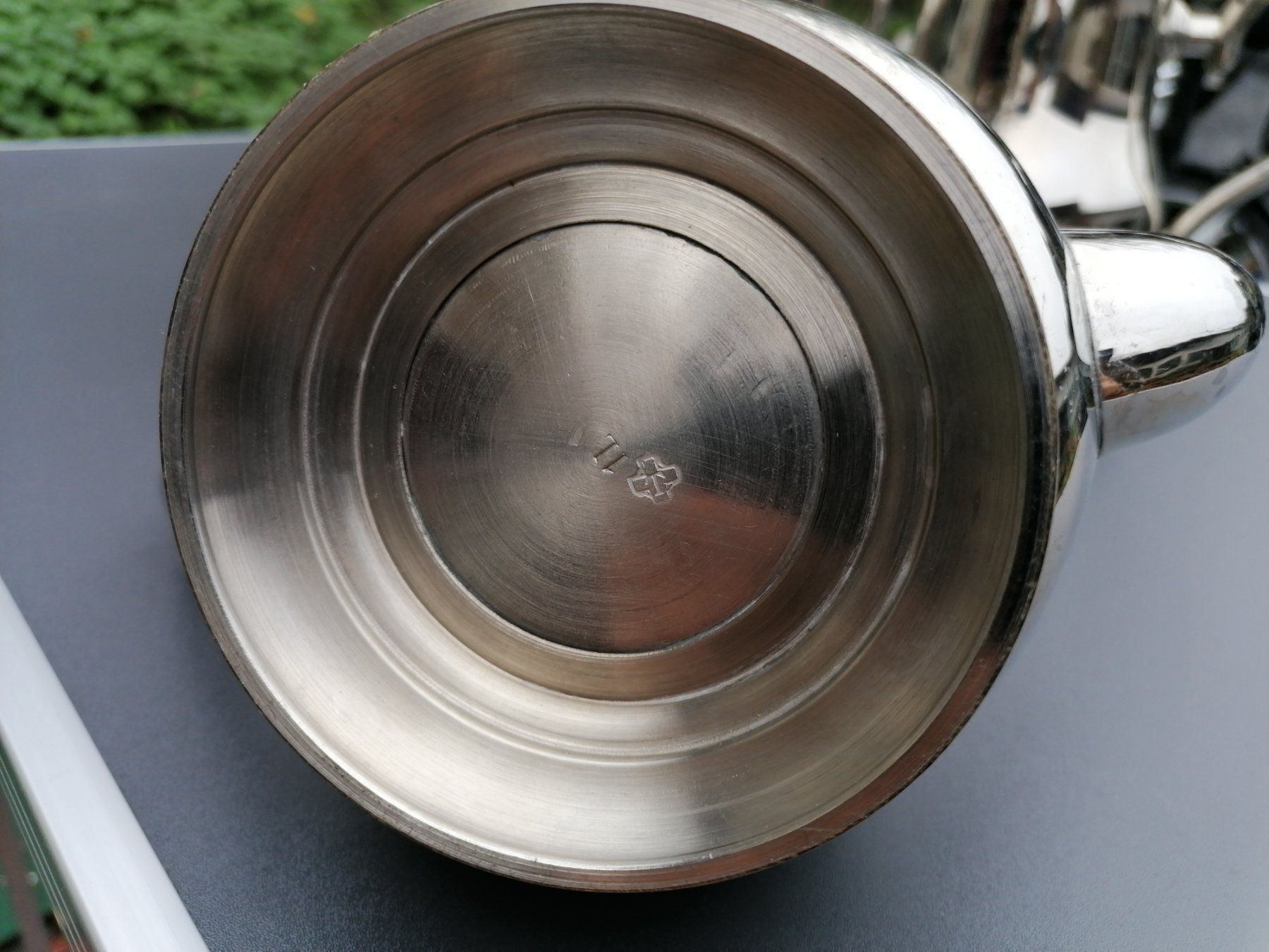 Set di piatti: altes Kaffee-, Teekrugset, Neusilber? – Usato da Herzogenbuchsee venduto da all-around 2