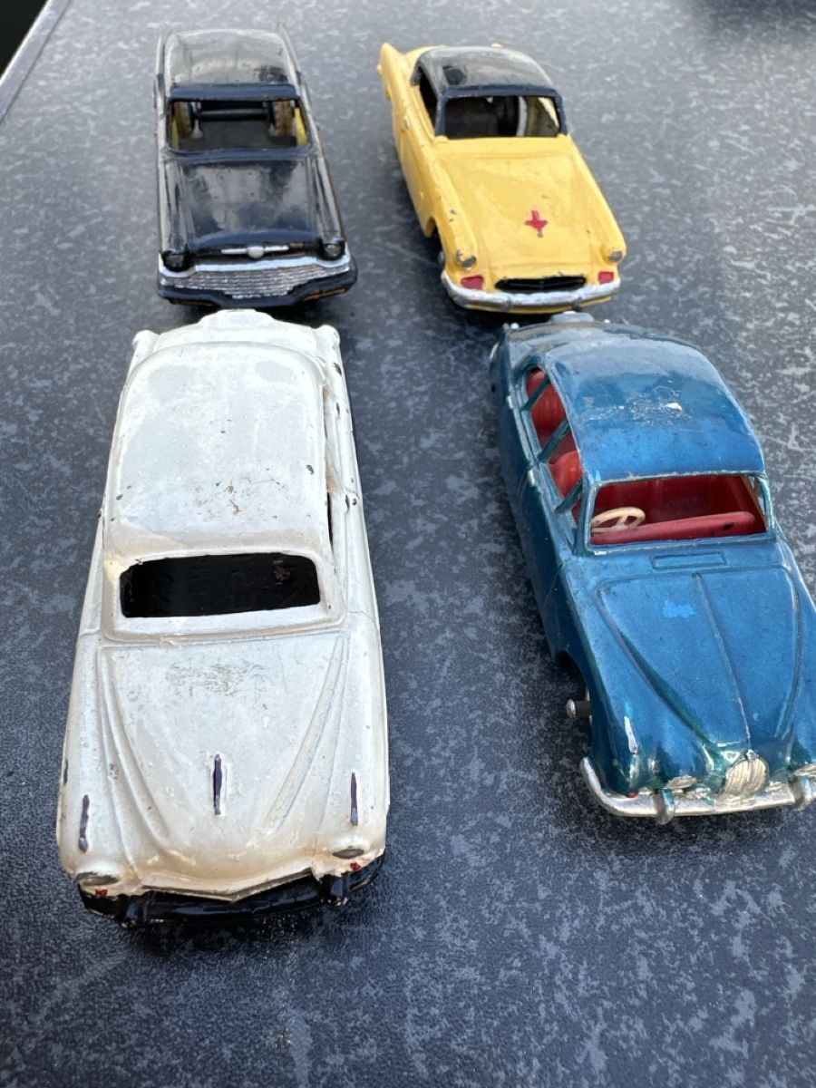 Dinky Toys Modellini d'auto: Dinky Toys - 4 Oldtimer Modelle Jaguar, Studebaker – Usato da Thalwil venduto da Franz-13 4