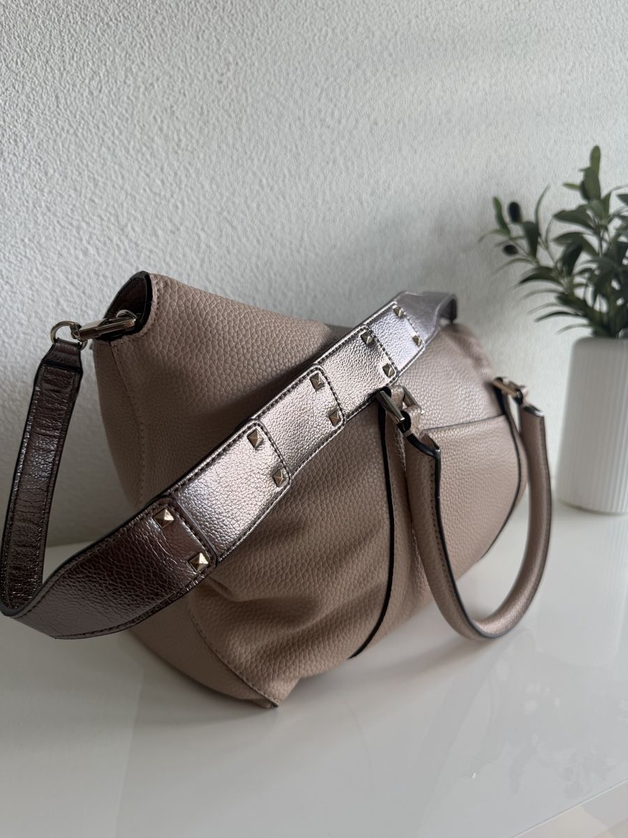 Guess Borse da donna: Guess Tasche – Usato da Adlikon b.Regensdf venduto da Nicoleludha 2