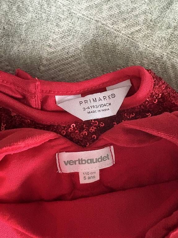 Vestiti & Gonne: Robes de fête taille 4-5ans  – Usato da Echallens venduto da warnioc 2