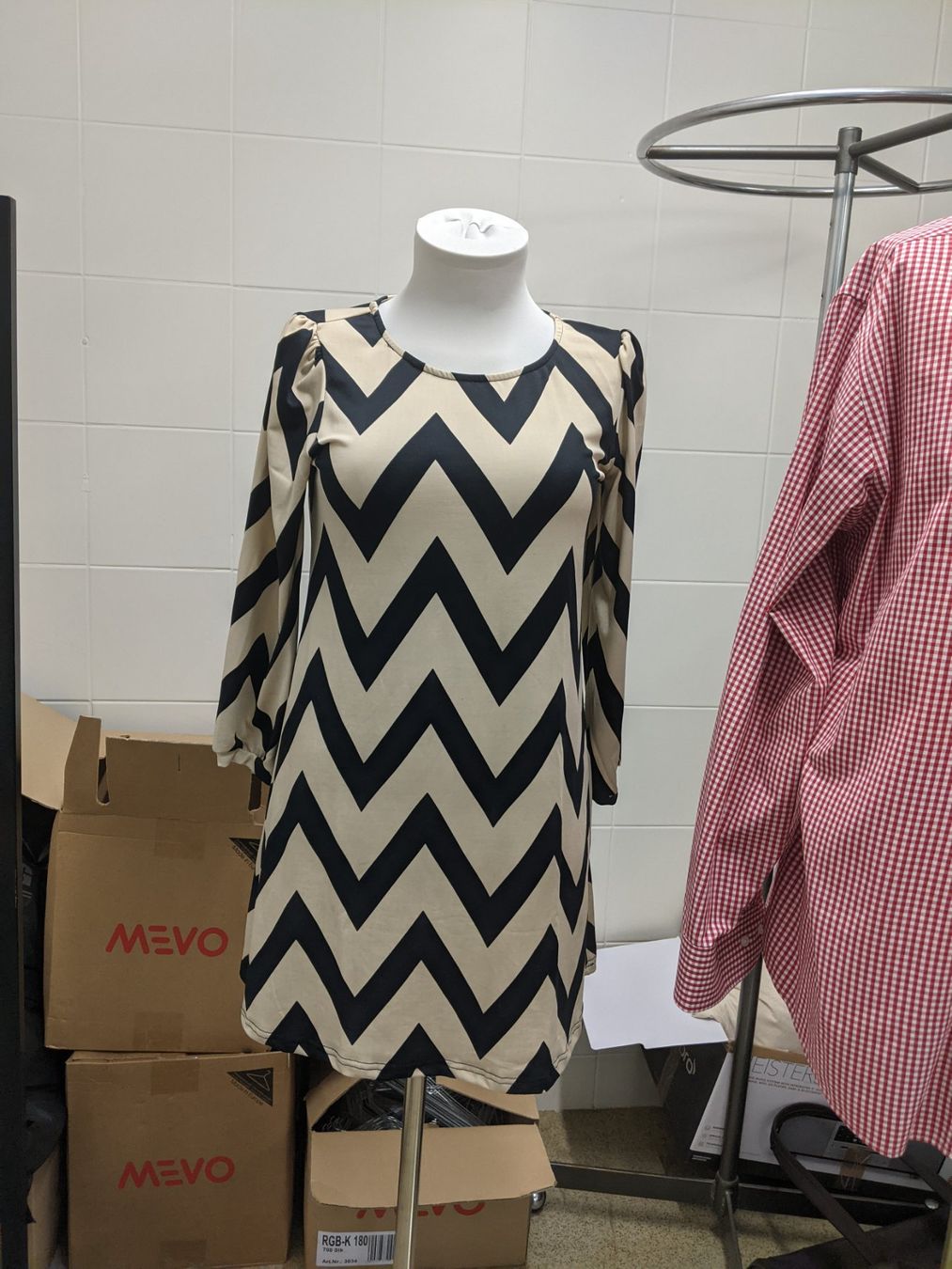 Tuniken: Damen Kleid oder Long Tunika GR 38 – Gebraucht aus Langnau am Albis von Judithsebi