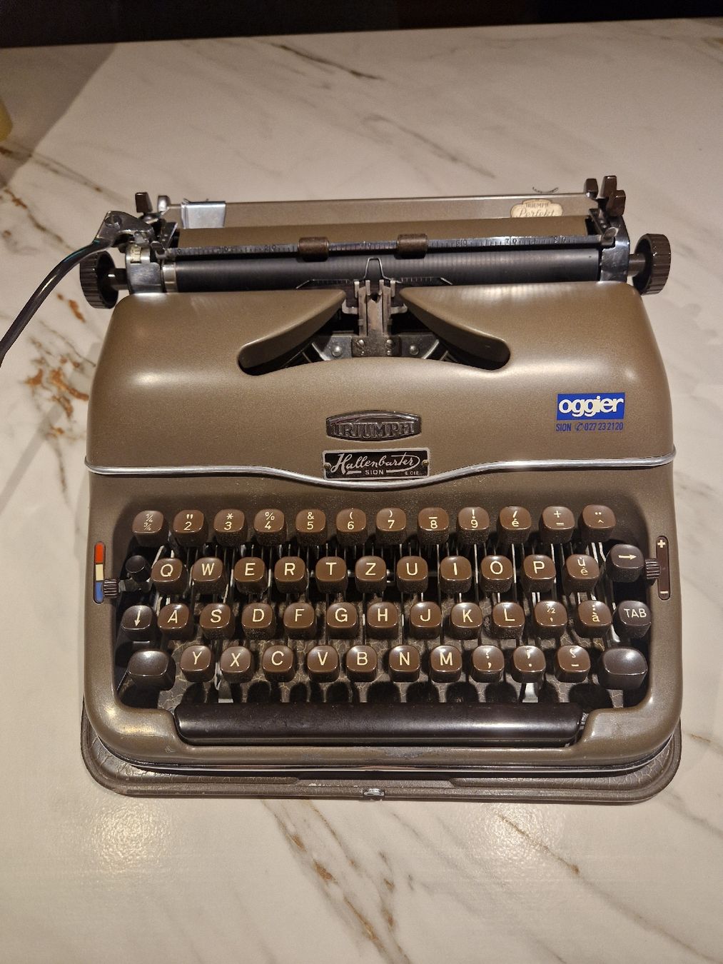 Triumph Macchine da scrivere: Machine à écrire Triumph – Usato da Sion venduto da Melissa.ischer