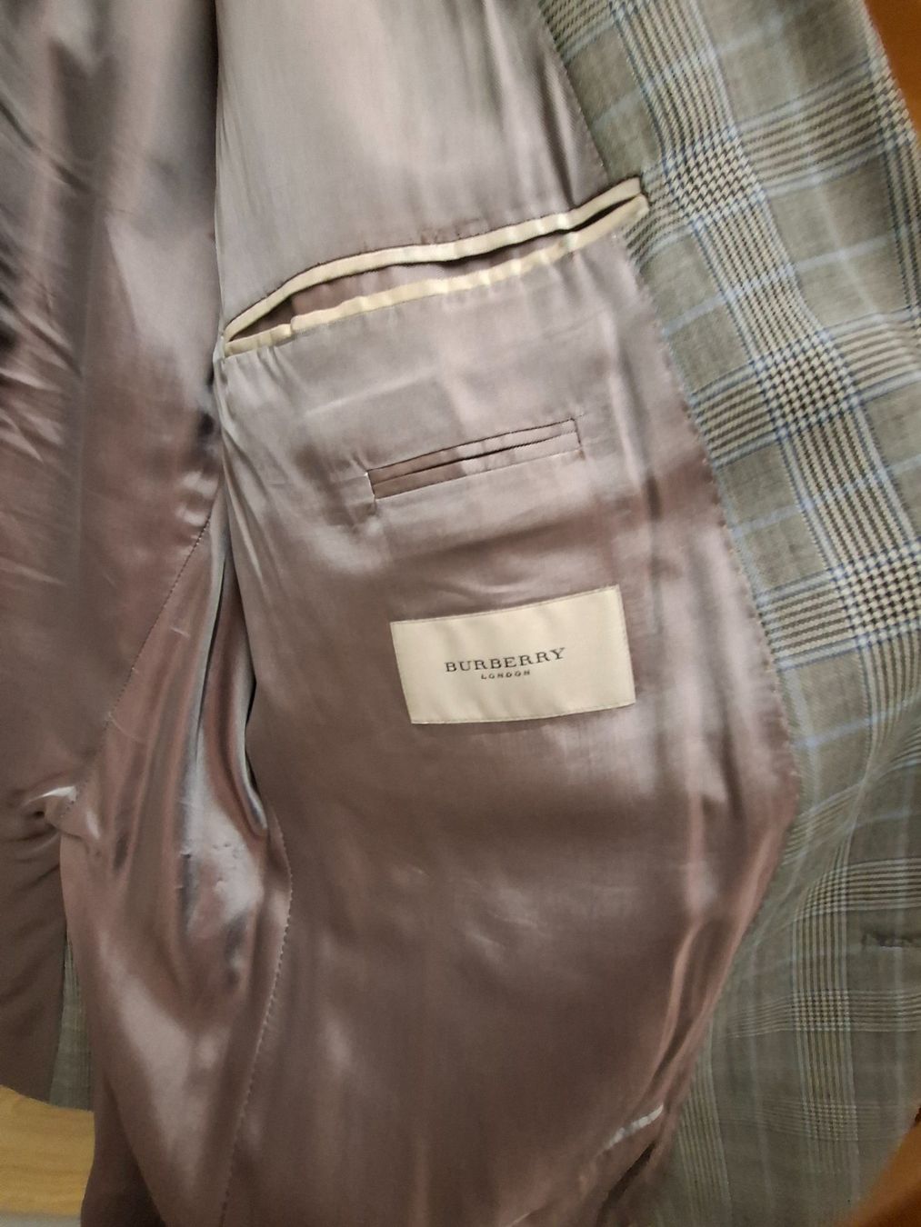 Burberry Giacche: Klassisches Herrensakko Burberry Grösse 58 – Usato da Glattbrugg venduto da Orfilito 2